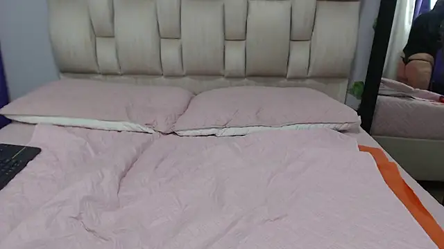 NoelleHartley online show from September 11, 2025, 12:38 pm