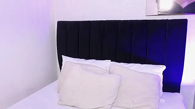 antonellariva  online show from March 12, 2026, 7:53 pm