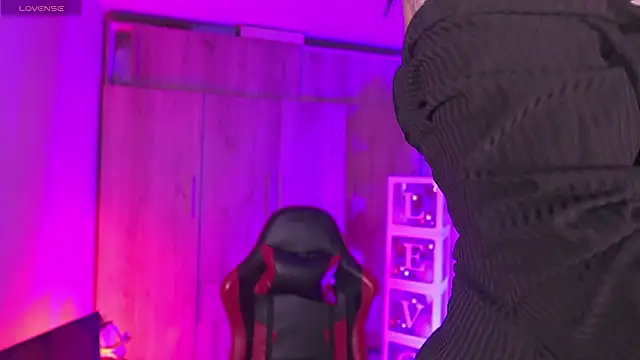 AnnaKimm online show from February 3, 2026, 10:59 pm