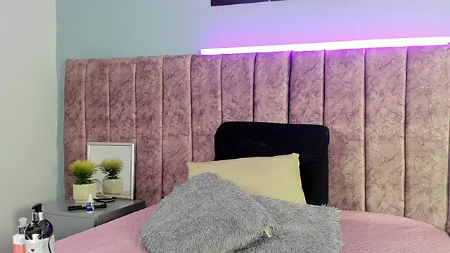 Niicolle Evanss online show from November 19, 2025, 7:47 pm