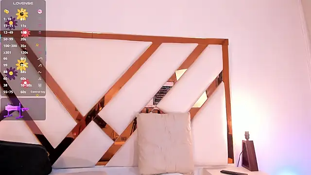 Niicolle Evanss online show from April 20, 2026, 8:10 pm