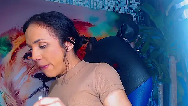 Cristal Gem1 online show from December 2, 2025, 12:32 pm