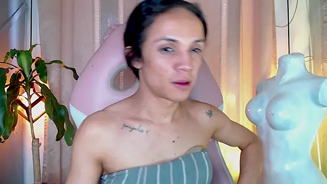 Snapshot of Cristal_Gem1 chatting on April 26, 2026, 5:32 pm Cristal Gem1 online show from April 26, 2026, 5:32 pm