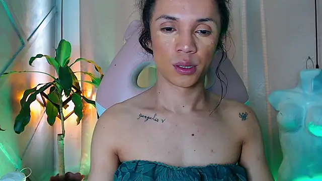 Snapshot of Cristal_Gem1 chatting on May 7, 2026, 11:48 am Cristal Gem1 online show from May 7, 2026, 11:48 am