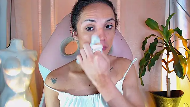 Snapshot of Cristal_Gem1 chatting on May 20, 2026, 12:00 pm Cristal Gem1 online show from May 20, 2026, 12:00 pm