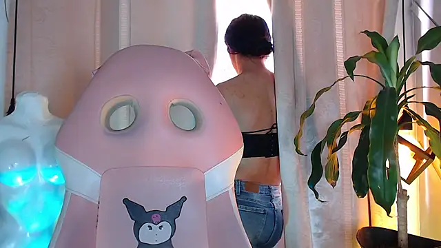 Snapshot of Cristal_Gem1 chatting on May 22, 2026, 12:00 pm Cristal Gem1 online show from May 22, 2026, 12:00 pm