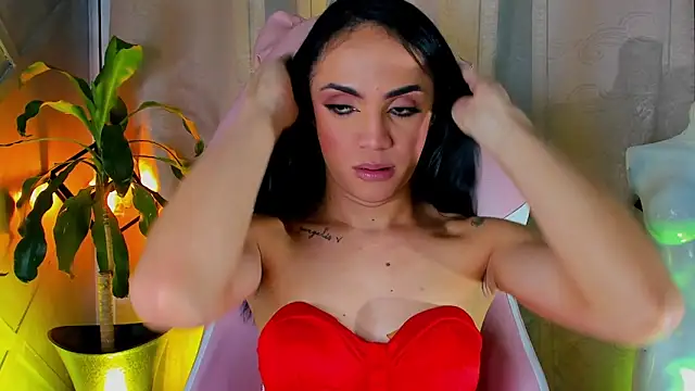 Snapshot of Cristal_Gem1 chatting on May 27, 2026, 11:57 pm Cristal Gem1 online show from May 27, 2026, 11:57 pm