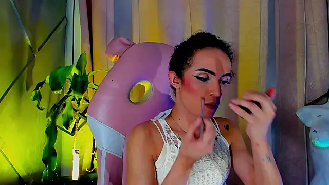Snapshot of Cristal_Gem1 chatting on July 6, 2026, 2:41 am Cristal Gem1 online show from July 6, 2026, 2:41 am