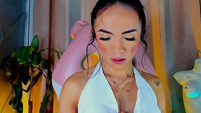 Snapshot of Cristal_Gem1 chatting on July 13, 2026, 11:02 am Cristal Gem1 online show from July 13, 2026, 11:02 am