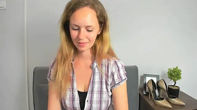 LyraHotty online show from September 26, 2025, 4:22 pm