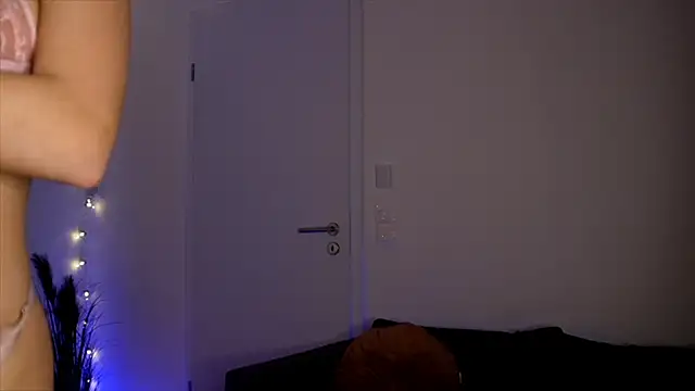 SophieFleur online show from October 22, 2025, 8:19 pm