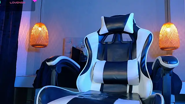 Thaiel Fosteer online show from April 9, 2026, 7:25 am