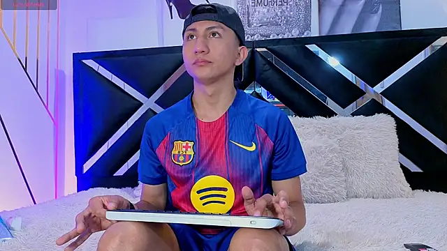 oliver mr  online show from April 11, 2026, 8:13 pm