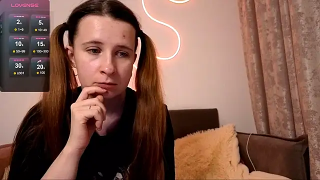 Snapshot of _Linett_ chatting on November 17, 2025, 7:41 pm Linett online show from November 17, 2025, 7:41 pm