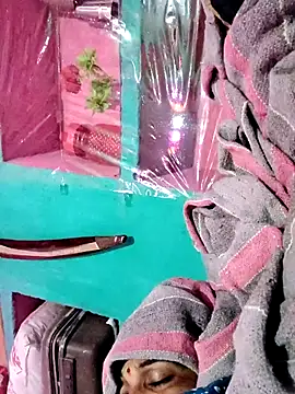 Pooja750 online show from October 28, 2025, 6:32 pm