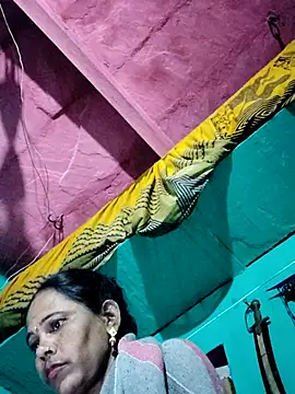 Pooja750 online show from November 5, 2025, 8:42 pm