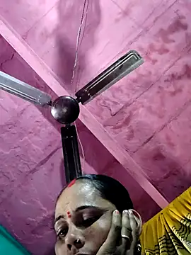 Pooja750 online show from November 12, 2025, 6:25 am