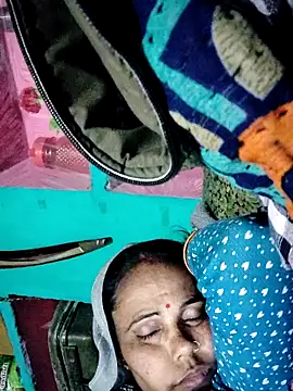 Pooja750 online show from December 21, 2025, 4:47 pm