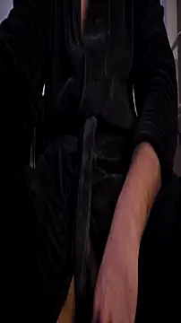 Snapshot of DeinSpielzeug chatting on December 17, 2025, 4:13 pm DeinSpielzeug online show from December 17, 2025, 4:13 pm