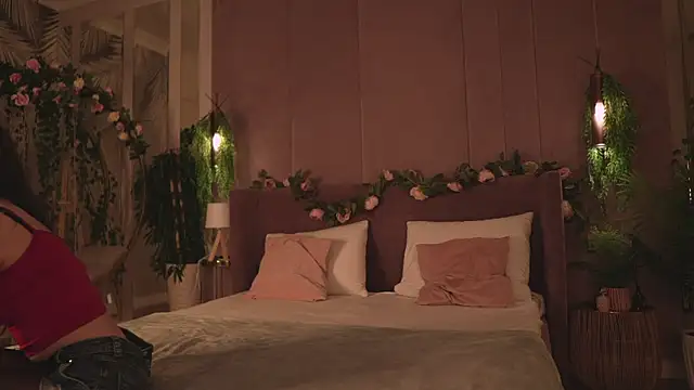 MaryNixon  online show from October 21, 2025, 5:19 am