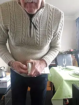 slaveman4you online show from April 4, 2026, 11:18 am