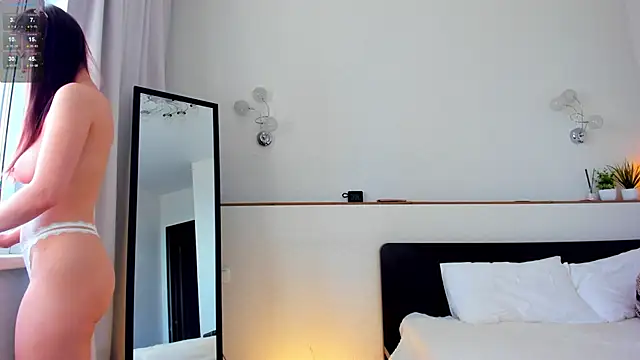 charlottacardi online show from September 30, 2025, 5:45 am