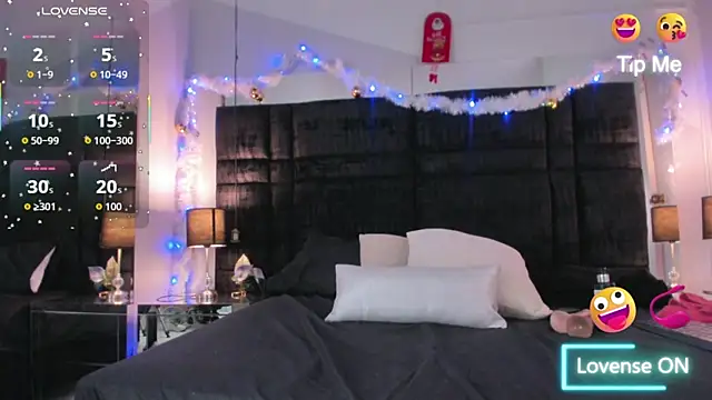 EvamilfXXX online show from November 18, 2025, 11:58 am