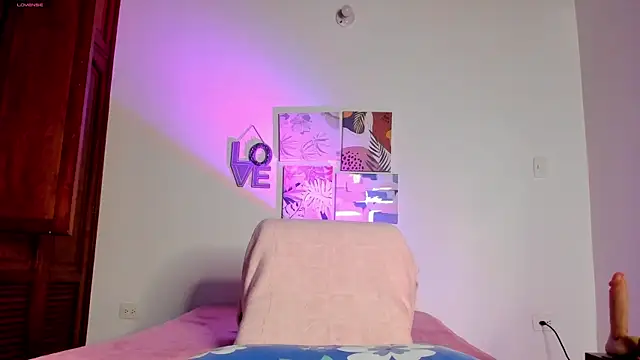 hellzel moon online show from April 16, 2026, 3:07 am