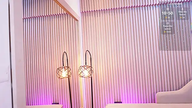 Snapshot of GiaNovak chatting on October 16, 2025, 11:55 am GiaNovak online show from October 16, 2025, 11:55 am