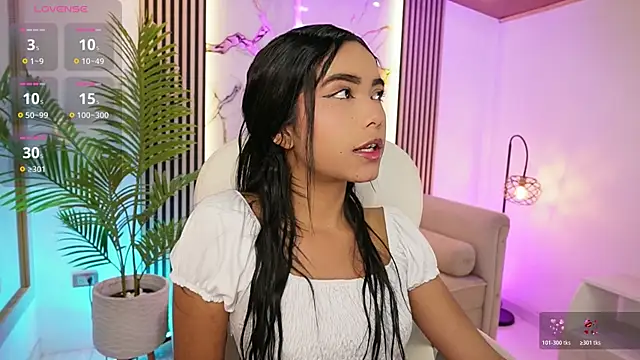 Snapshot of GiaNovak chatting on November 15, 2025, 1:29 pm GiaNovak online show from November 15, 2025, 1:29 pm