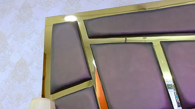 EmilieLake online show from April 21, 2026, 2:51 am