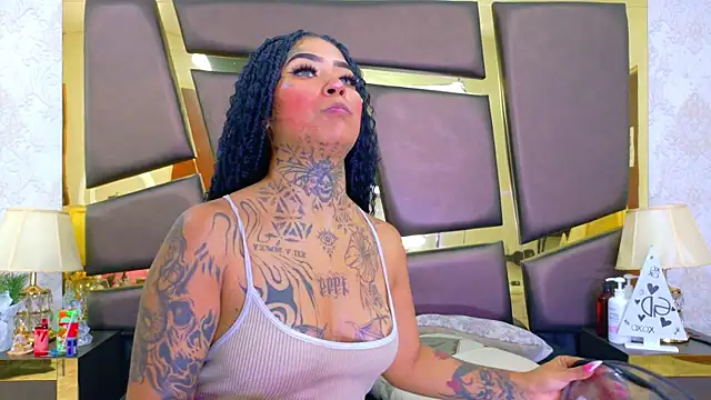 EmilieLake online show from April 21, 2026, 7:28 pm