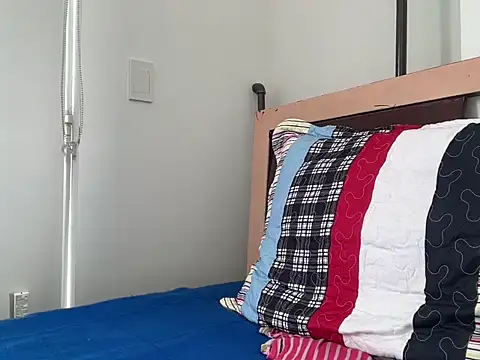 crossmichelle online show from November 25, 2025, 8:09 pm