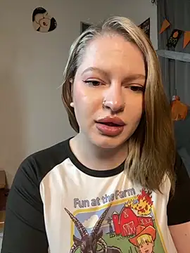 Snapshot of Mia_Kamp chatting on October 29, 2025, 8:21 pm Mia Kamp online show from October 29, 2025, 8:21 pm