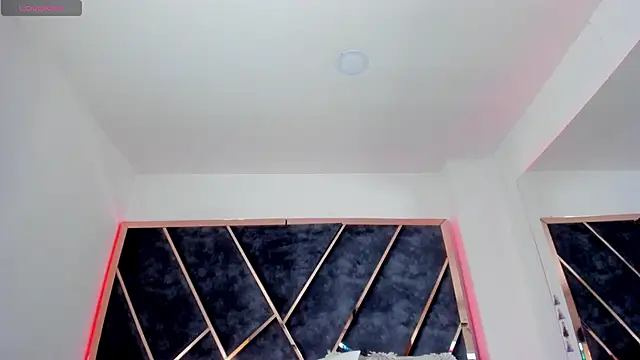 SusanaHenao online show from December 19, 2025, 3:41 pm