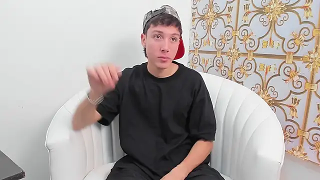 LittleDanny  online show from November 19, 2025, 4:07 pm