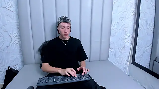 LittleDanny  online show from December 1, 2025, 6:02 pm