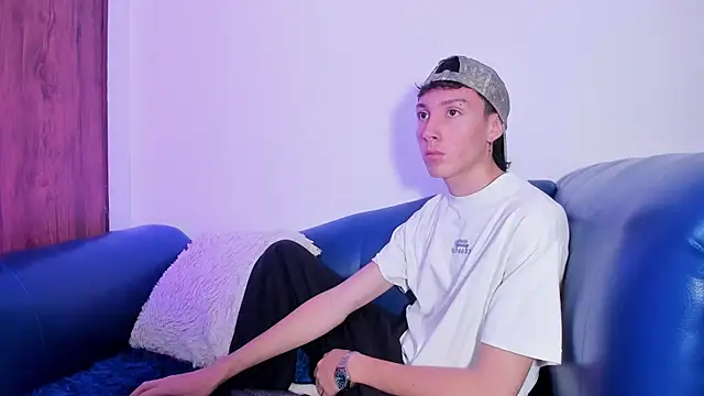 LittleDanny  online show from April 18, 2026, 1:59 pm