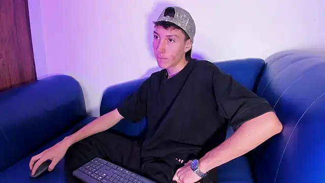 LittleDanny  online show from April 19, 2026, 3:00 pm