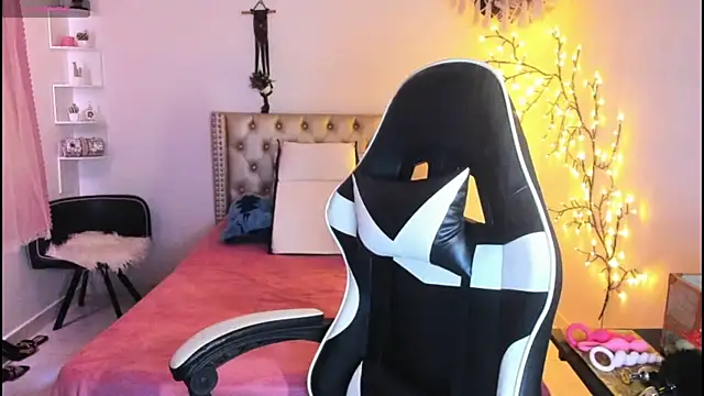 LenaStylesOA online show from September 11, 2025, 1:11 pm