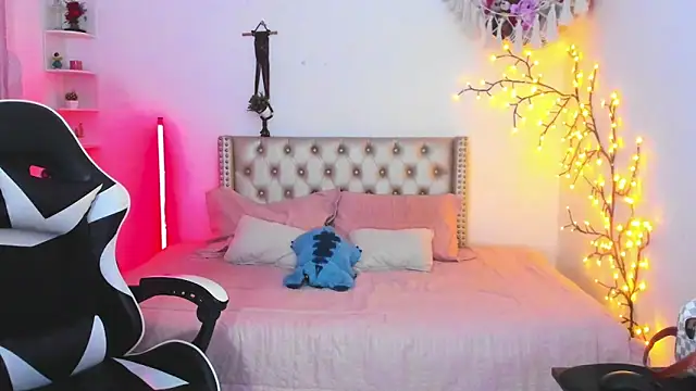 LenaStylesOA online show from April 19, 2026, 10:56 pm