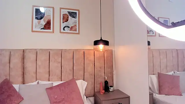 Karina Harris online show from November 20, 2025, 12:49 pm