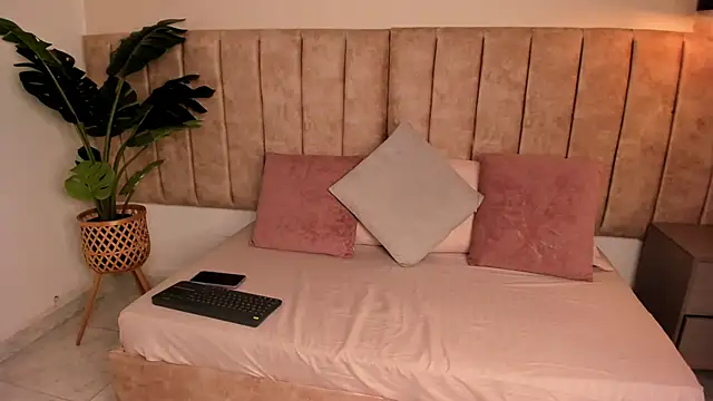 Karina Harris online show from November 21, 2025, 12:37 pm