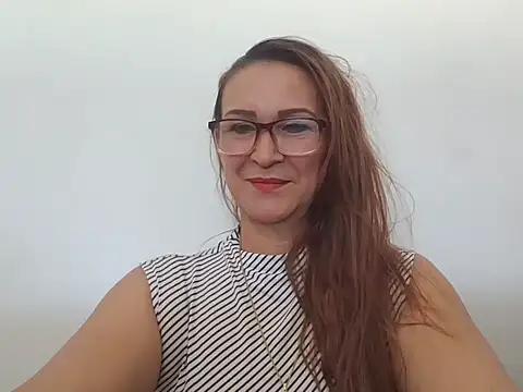 MiaVega online show from September 25, 2025, 2:54 pm