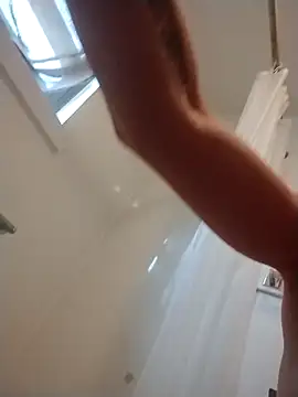 jizzyglizzy92 online show from September 26, 2025, 1:15 pm