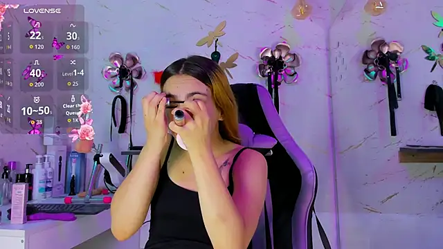 Natasha-Adams online show from April 21, 2026, 9:17 pm