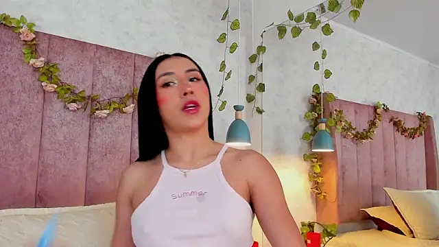 Snapshot of AnyaJay chatting on July 3, 2026, 9:43 pm AnyaJay online show from July 3, 2026, 9:43 pm