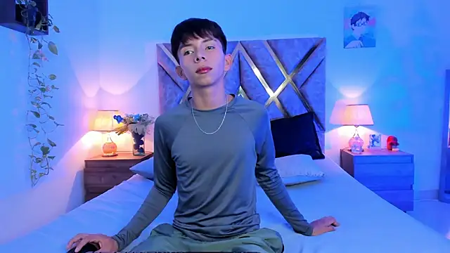 Hyunjin Son online show from October 21, 2025, 8:31 pm