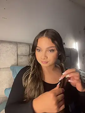 AnnyLopezzz  online show from April 22, 2026, 6:27 am