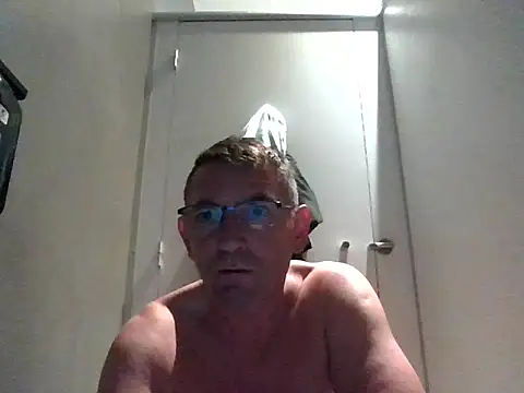 IMGTomi online show from April 15, 2026, 10:11 am